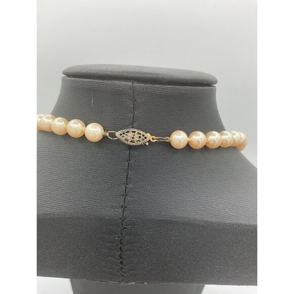 Elegant Faux Pearl Necklace With Rhinestone Clasp - Picture 3 of 4